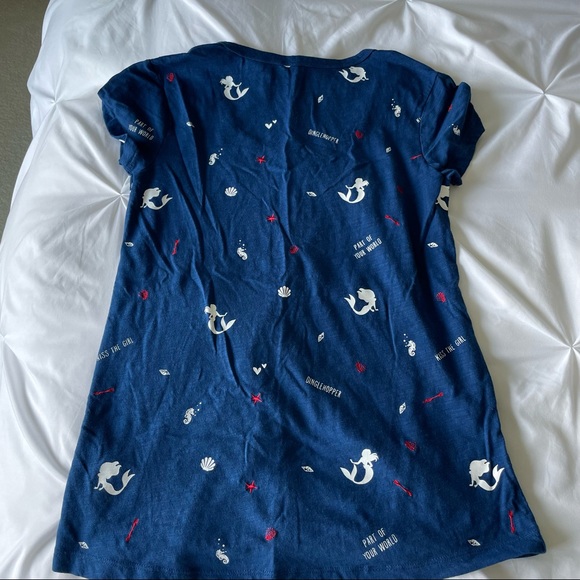 SOLD The little mermaid Disney graphic tshirt size xs from the Disney world park - Picture 3 of 4